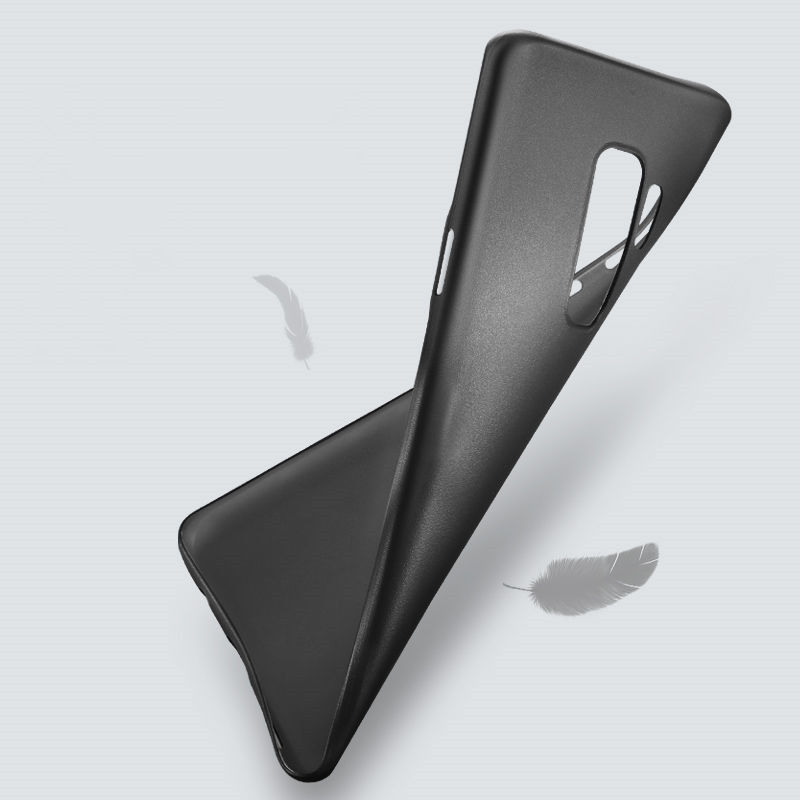 Ốp Lưng Samsung Galaxy S9 Plus Nhám Mỏng Hiệu Benks được làm bằng được làm hoàn toàn bằng nhựa cứng PC bo tròn cả lưng và viền máy có khả năng chống trầy xước và chạm nhẹ.